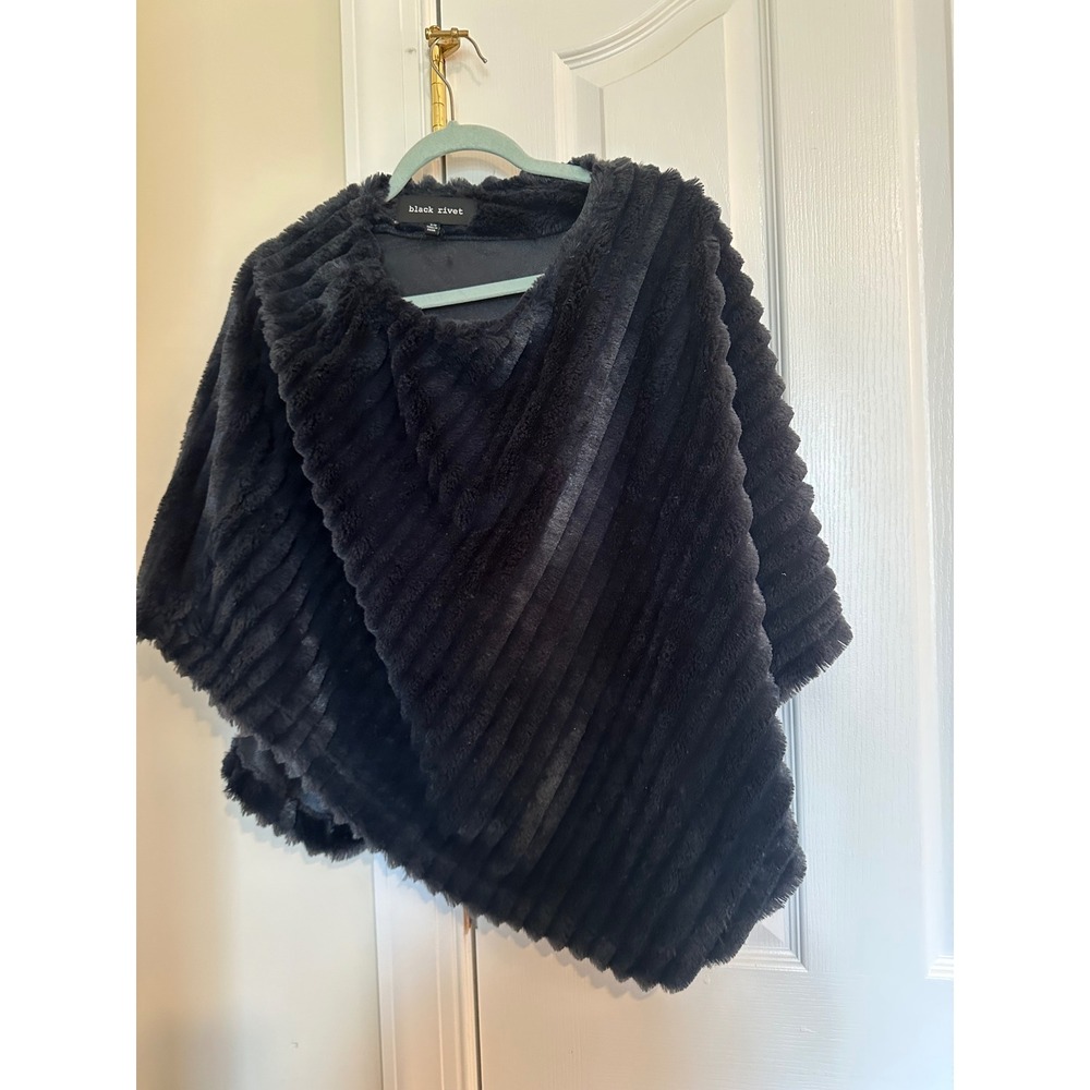 Black‎ Rivet Faux Fur Ribbed Poncho Wrap Navy Charcoal S/M G-III Apparel Group